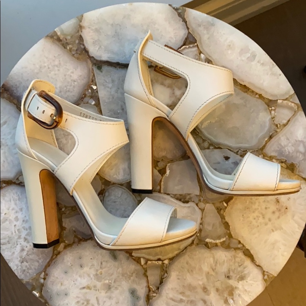 Gucci Lifford Leather Off White Sandal - Picture 4 of 9